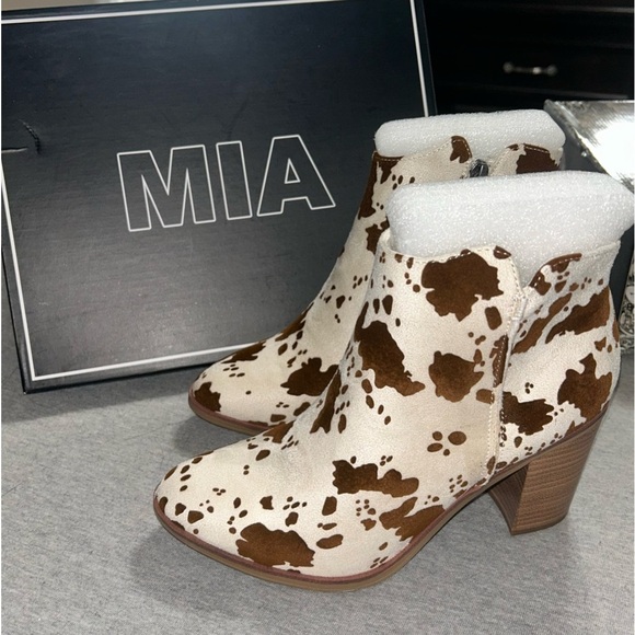 NIB MIA Cowprint Booties size 7.5 - Picture 3 of 8